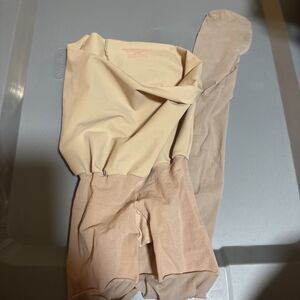 Commando Control Light Nude Pantyhose Size Small No Box